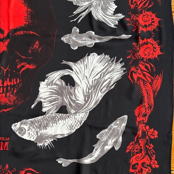 Alexander McQueen Silk Black and Gray Skull Scarf With Koi Fish 51.18 X 51.18 - Picture 7 of 12